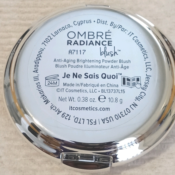 It Cosmetics - Picture 12 of 12